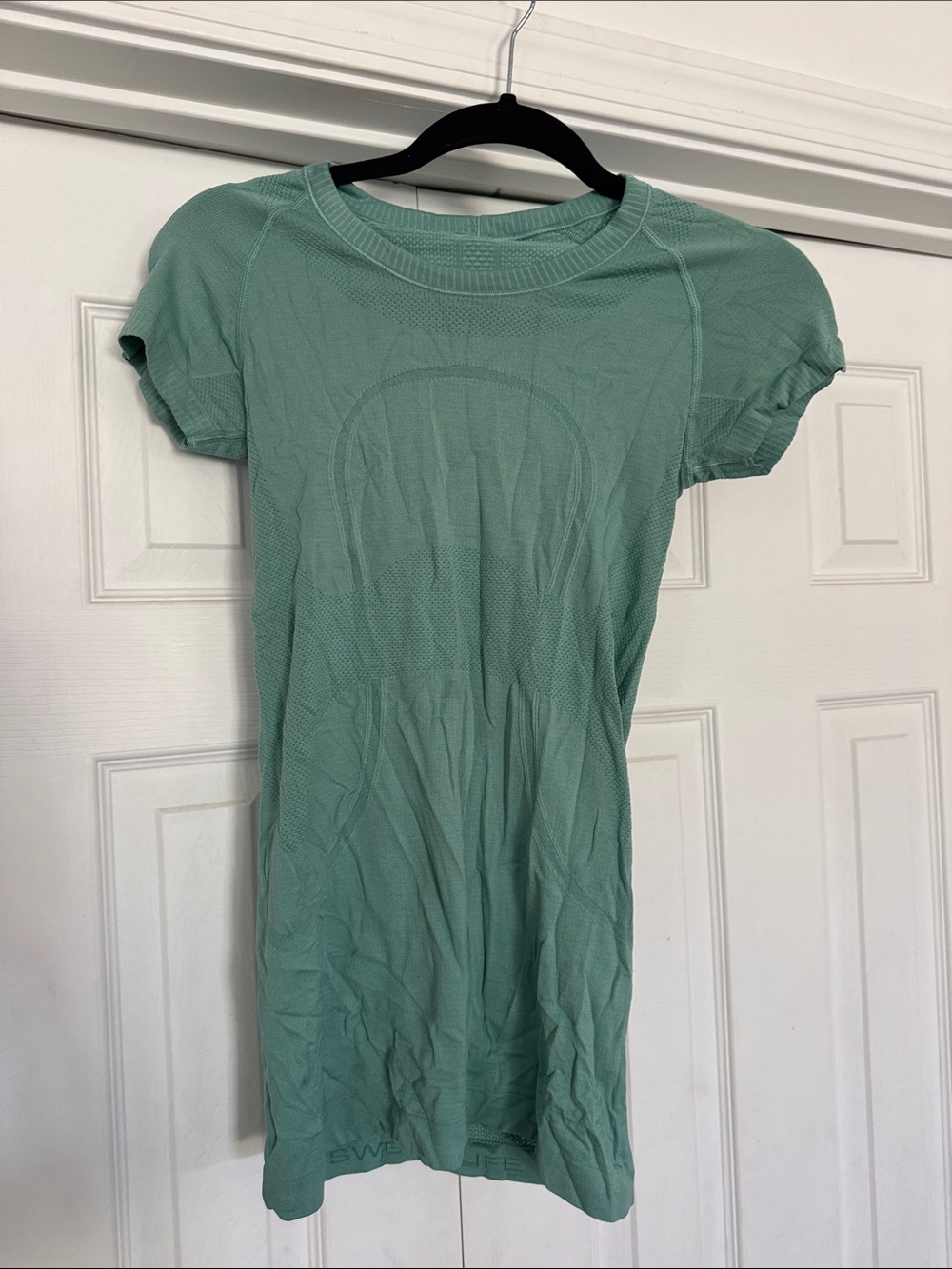 Lululemon Light Green Women's Short Sleeve Athletic Top